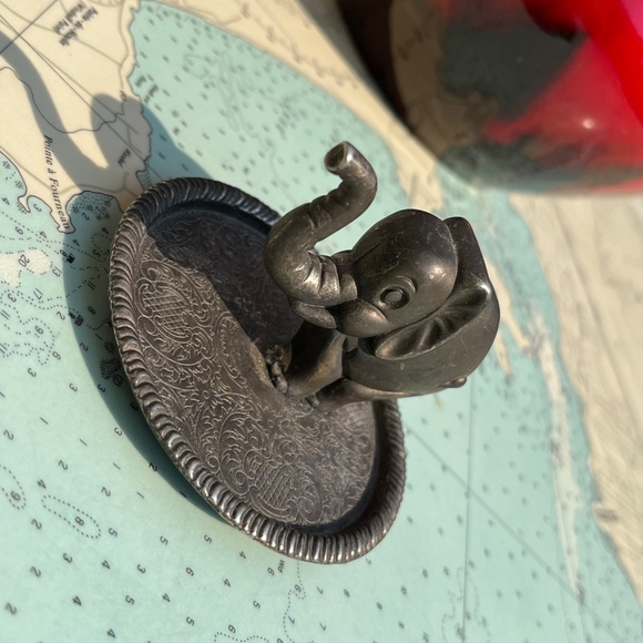 Vintage Elephant Ring Dish / Trinket Holder - Picture 3 of 6